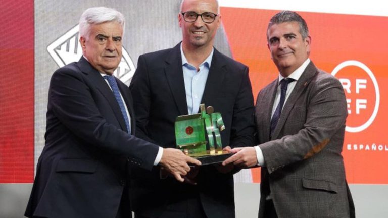 Futsal: Vadillo, Valladares and Delgado receive their Ramn Cobo awards
