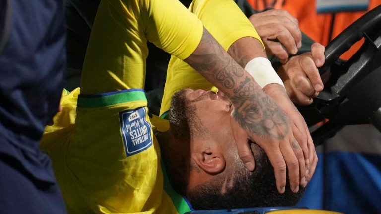 World Cup qualification in South America: Neymar injured in Brazil defeat, Messi scores twice