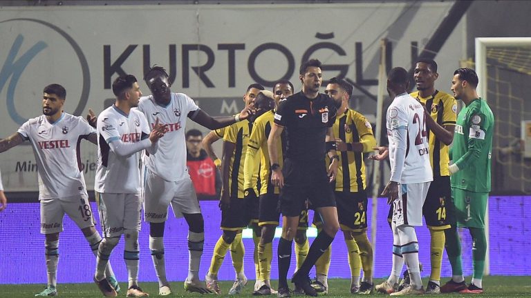سوپر لیگ: رسوایی بعدی در ترکیه – رئیس باشگاه مجبور به لغو بازی شد
