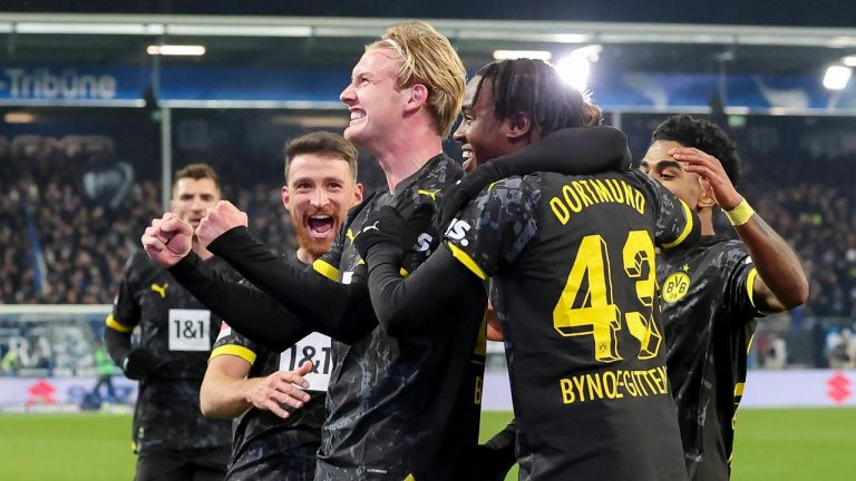 Geri dönen Sancho gol atıyor – BVB Darmstadt’ta kutlama yapıyor
