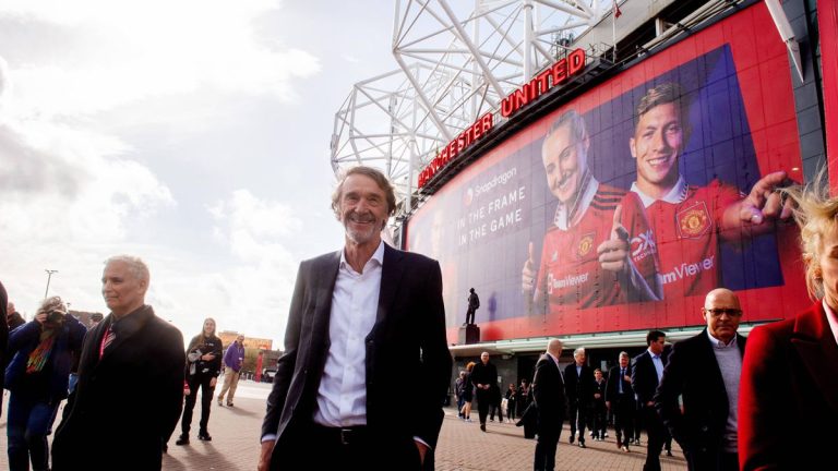 Manchester United’ın ortak sahibi Old Trafford’un yerini almak istiyor